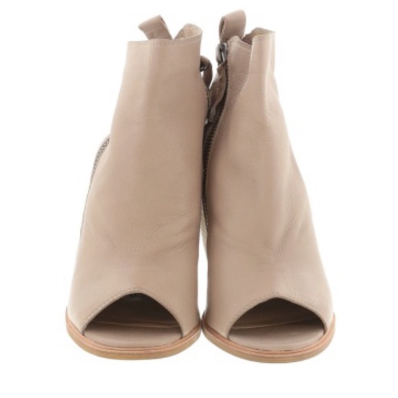 BRAND NEW Dolce Vita Leather Ankle Booties - Picture 2 of 8